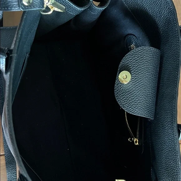 Claudia Firenze Elegant Black Leather Shoulder/Tote Bag - Picture 4 of 5